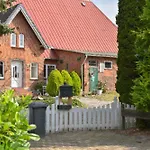 504 Stallgefluester *